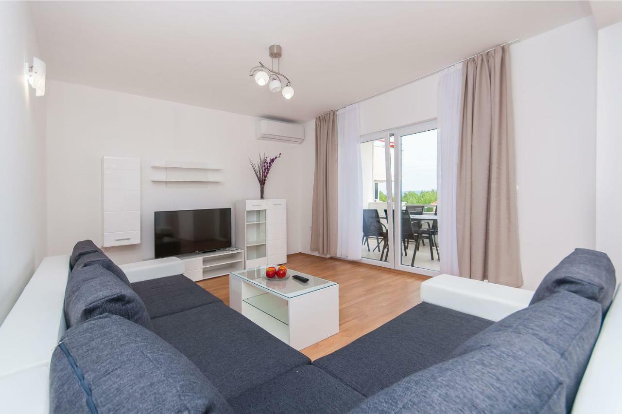 Apartman Mira- Omis Exterior photo