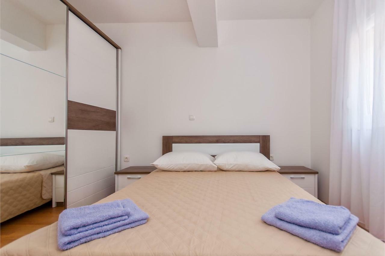 Apartman Mira- Omis Exterior photo