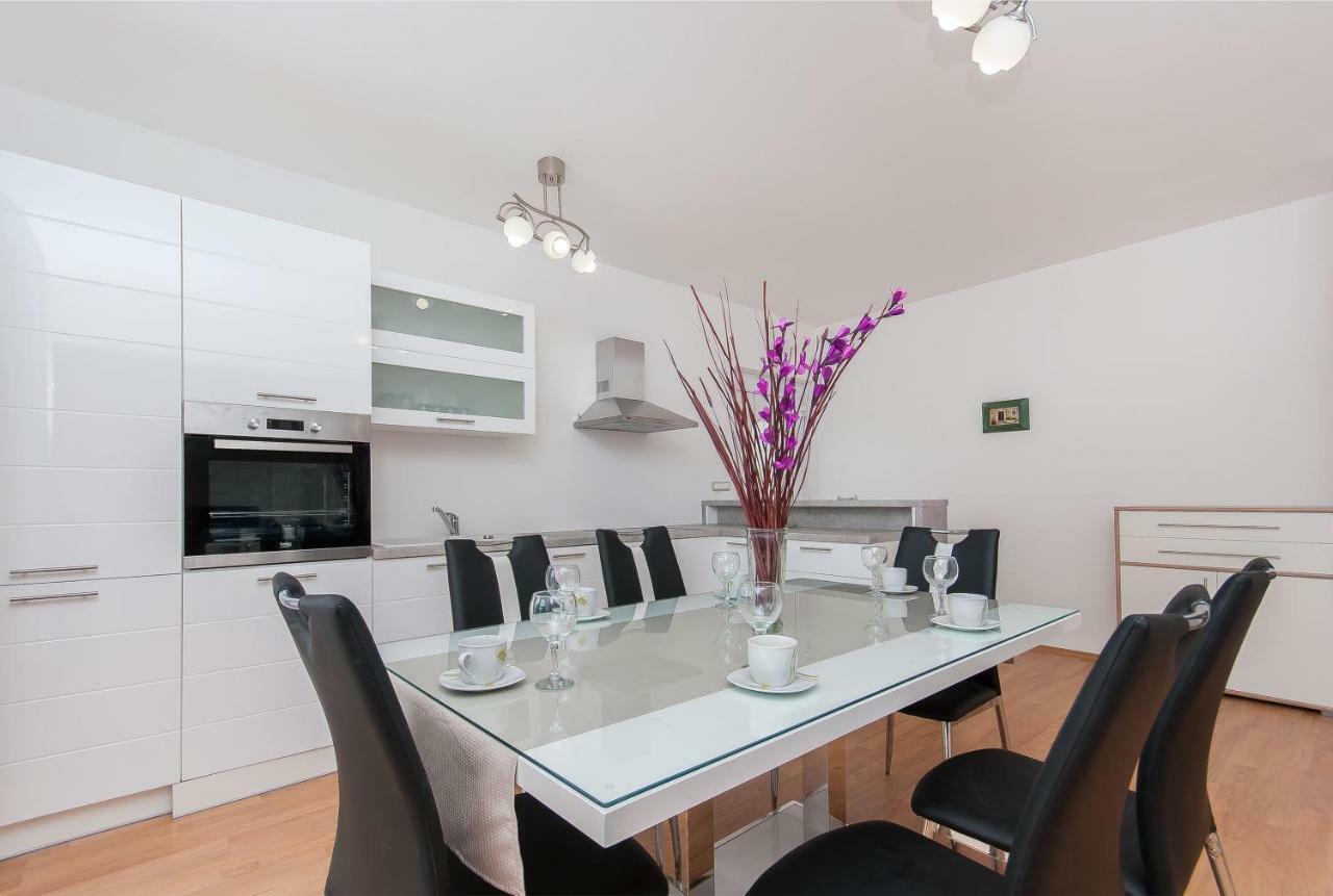 Apartman Mira- Omis Exterior photo