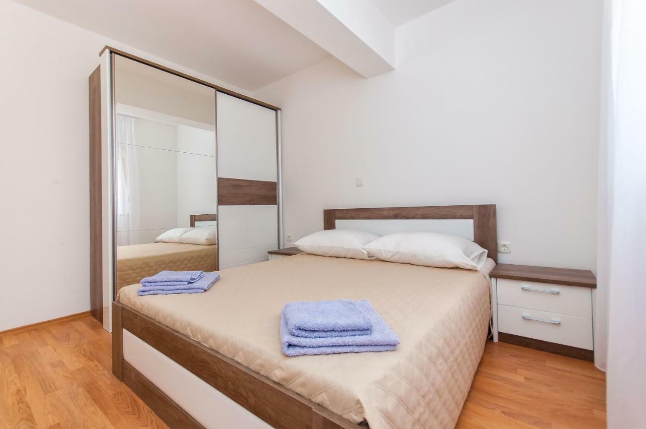 Apartman Mira- Omis Exterior photo